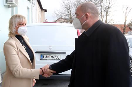 VLADA NA OBISKU V CERKNICI 013 FOTO LJUBO VUKELIČ